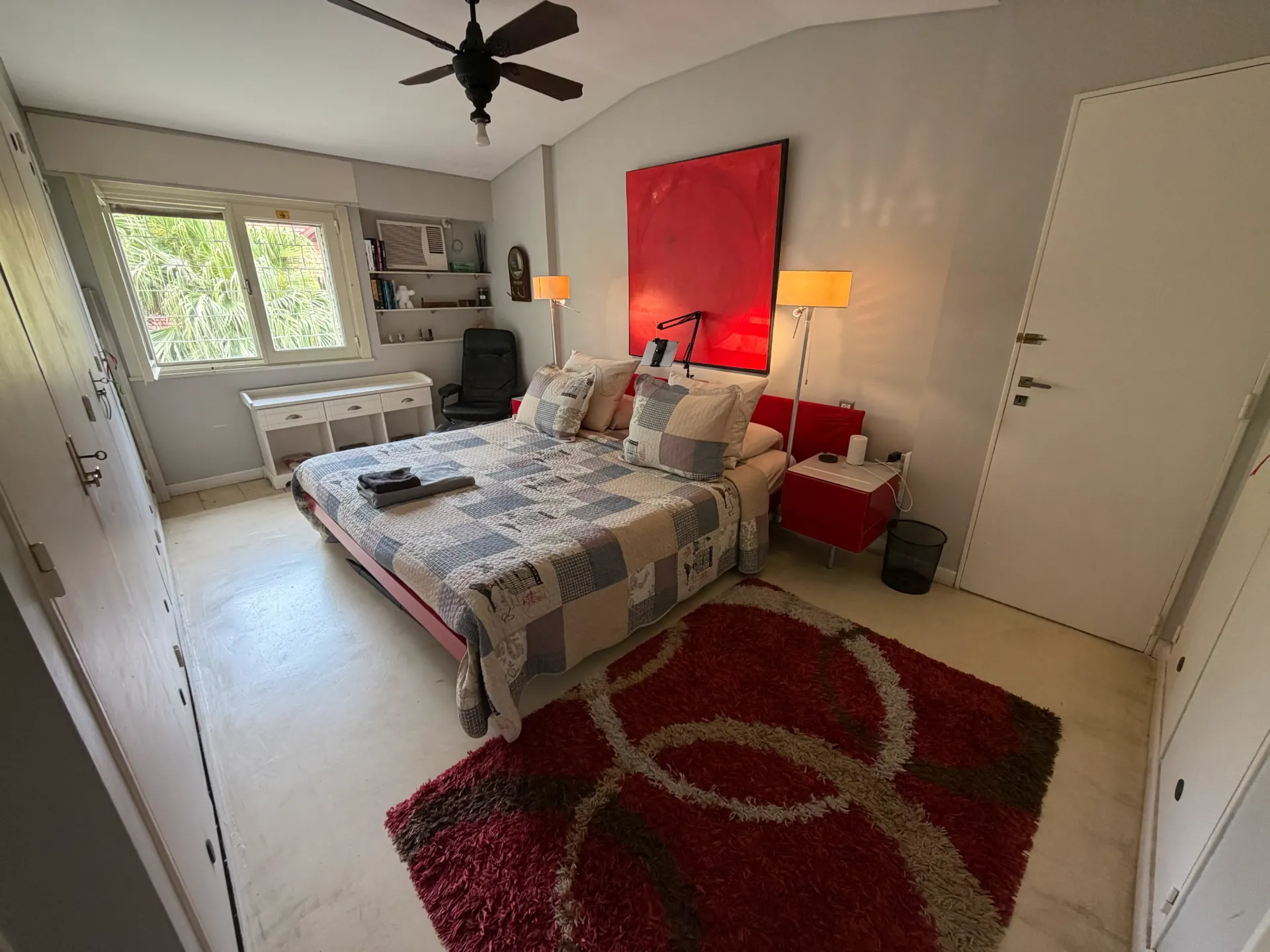 Room P (1-2 guests)